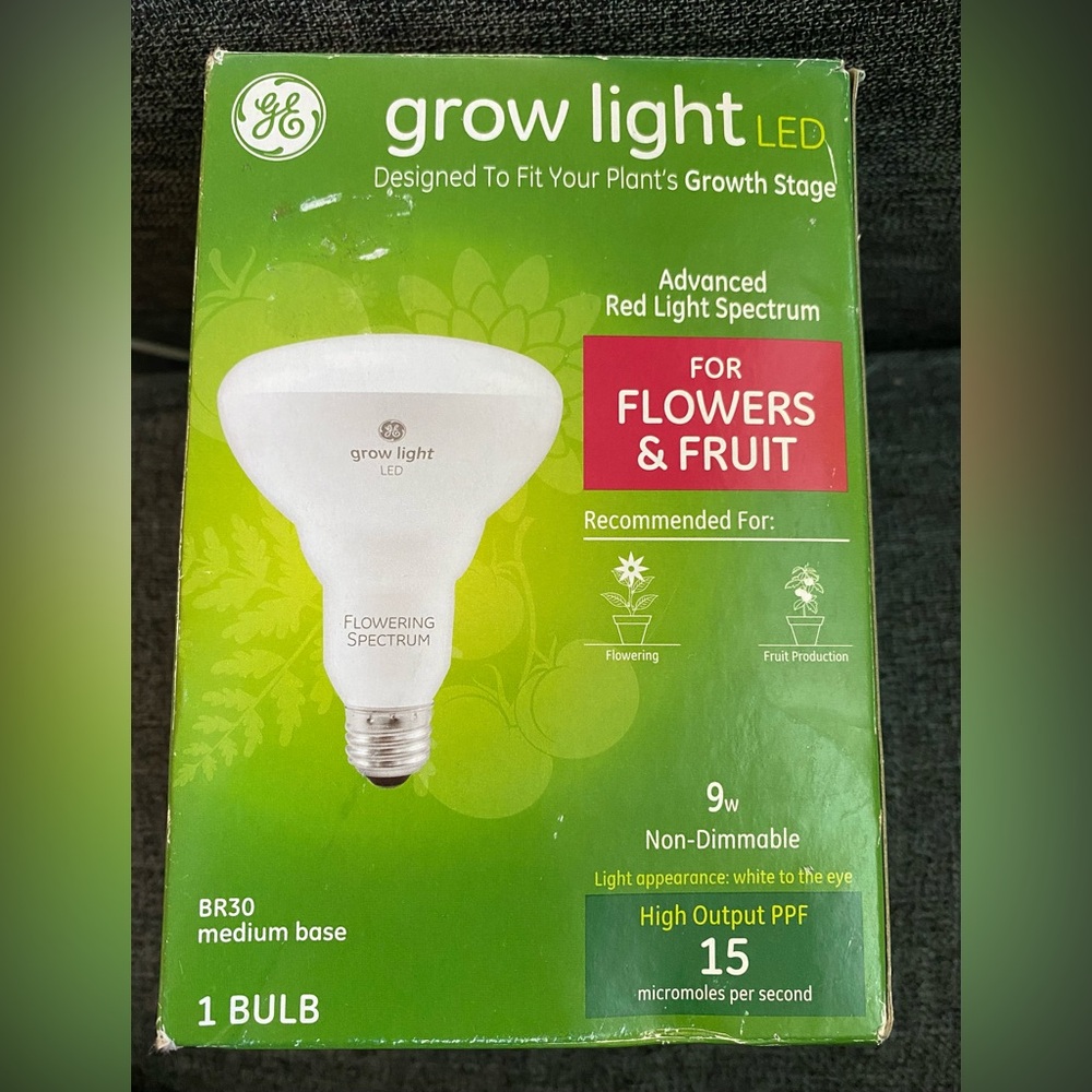 NEW IN BOX GROW LIGHT BULB